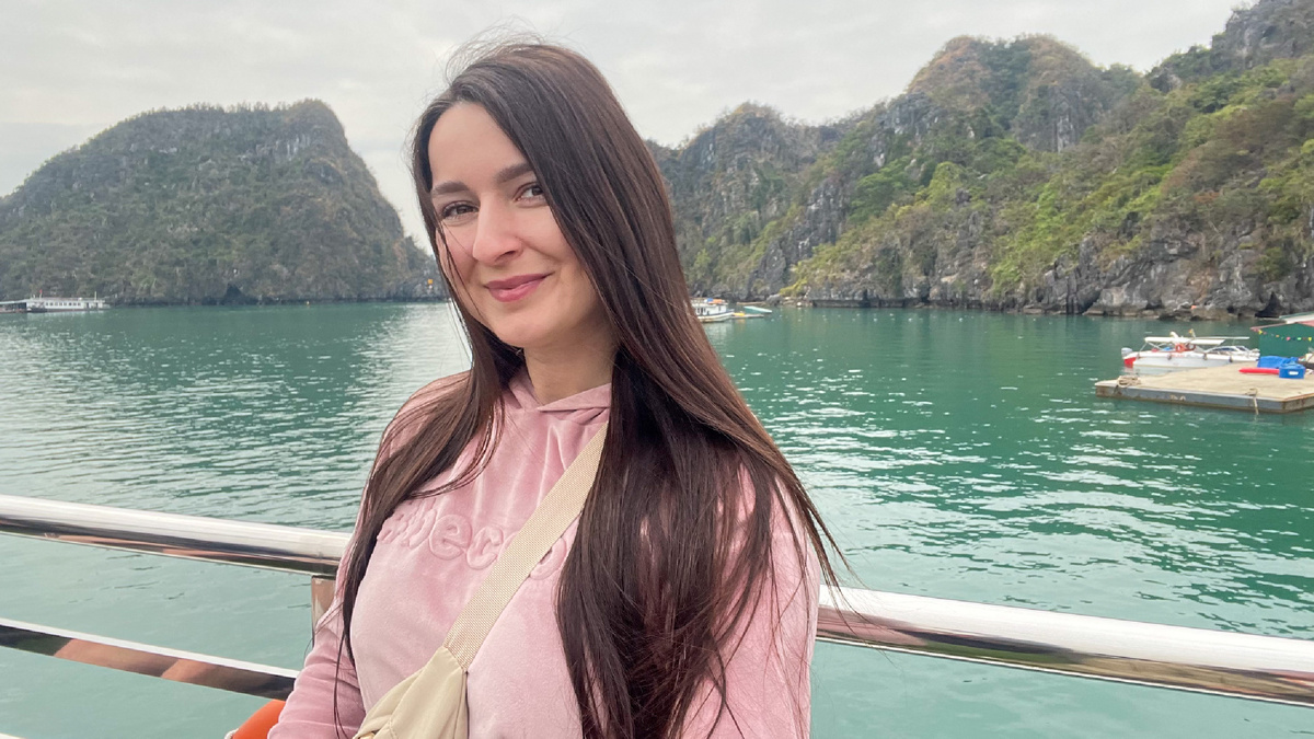 Довольная на кораблике 