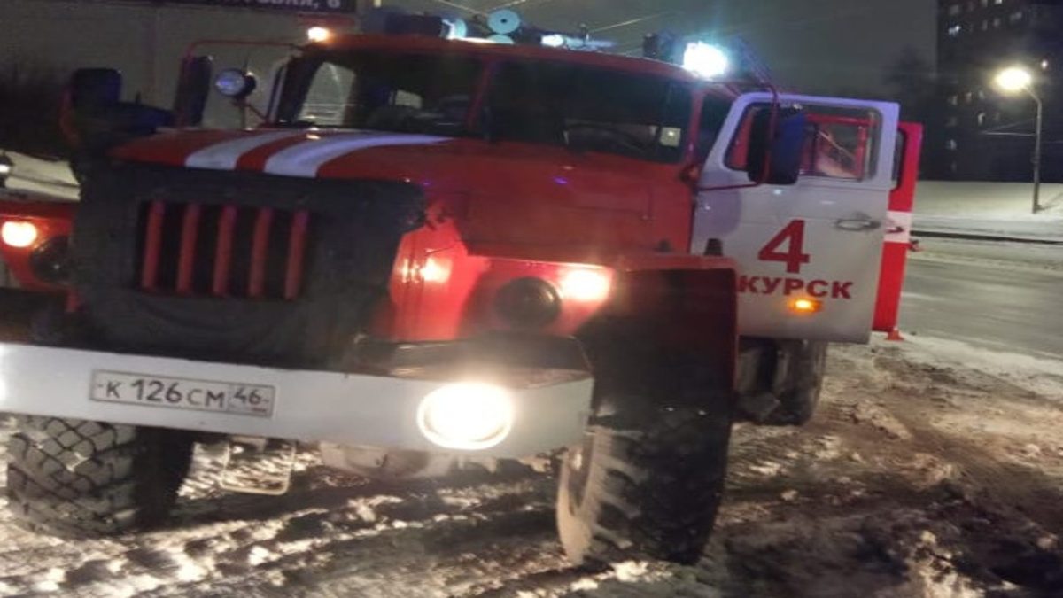    В Курске на ул. Пионеров загорелся частный дом