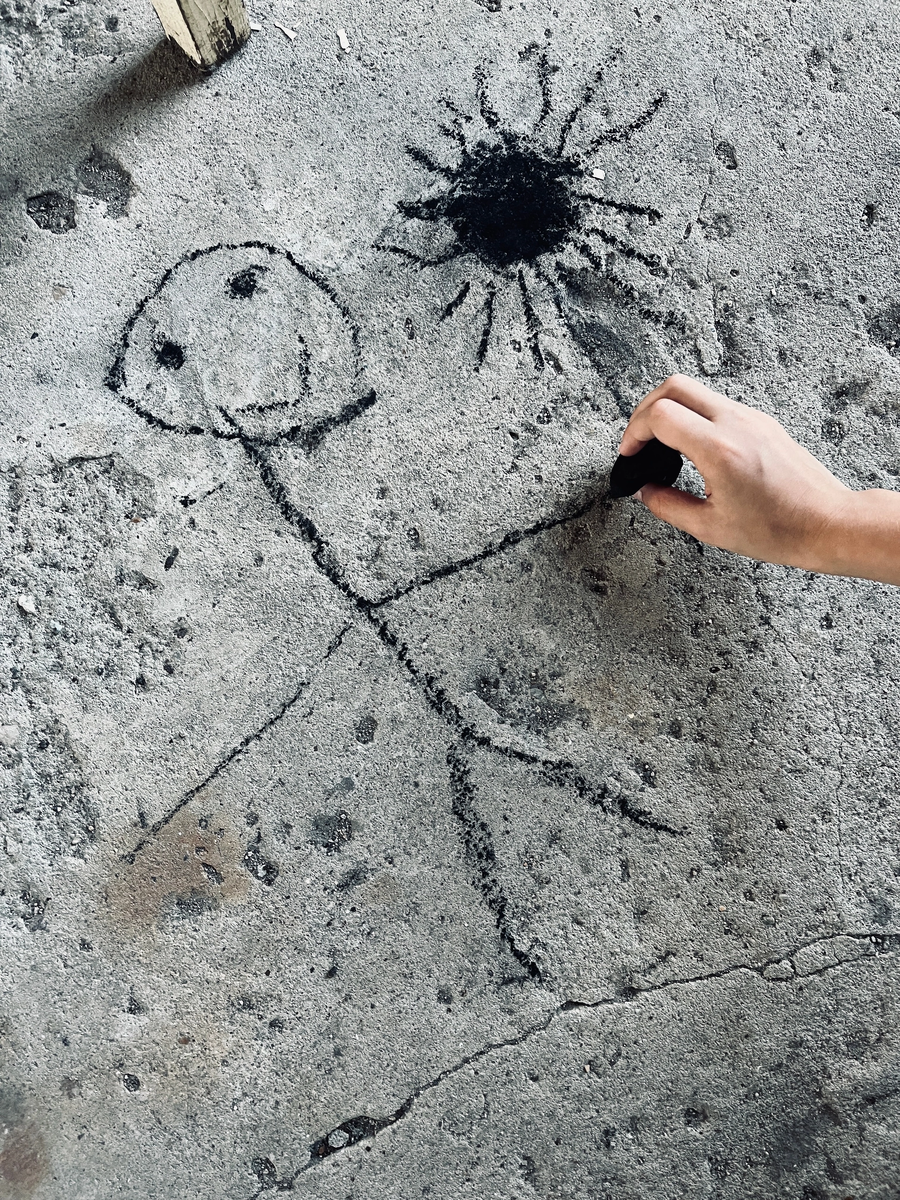 Рисунок простым угольком из костра