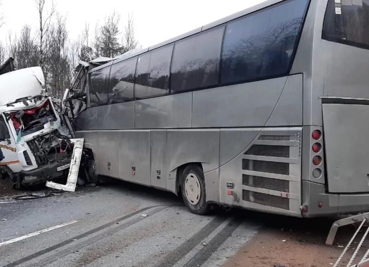    Стало известно о смерти водителей в ДТП с автобусом в Смоленской области