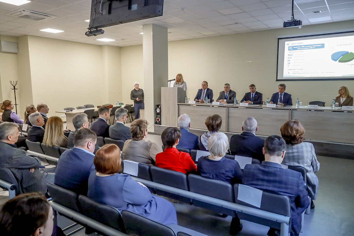 На подведении итогов работы департамента земельных и имущественных отношений мэрии. Фото: Павел Комаров, nsknews.info