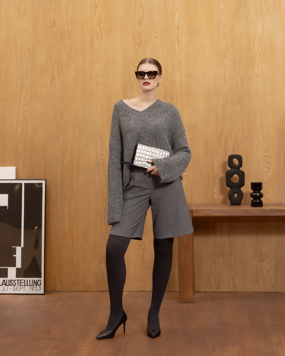 фото снято в рамках творческой съемки команды: Продюсер @samkrr_photo. Фотограф @oh_nikitina. Сет-дизайнер @a.koval.design. Визажист @venera_taborskikh. Стилисты @vlassova_olesia @daria.shess. Обувь @coucou.spb 
Модельное агентство @dnkmodels. Модель @sonikpolly. Ассистенты @milifori @rola_y. 