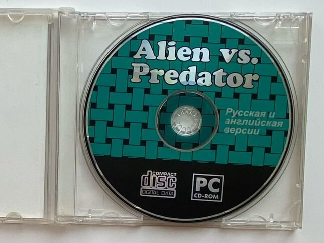 Цветной принт CD-диска игры Aliens versus Predator 2