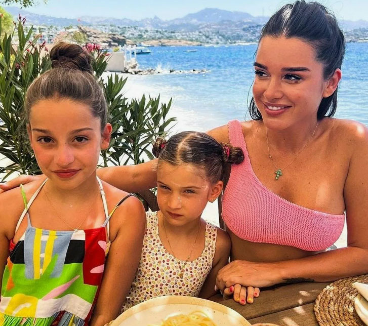 Ксения Бородина с дочками Марусей и Теоной. Фото: соцсети