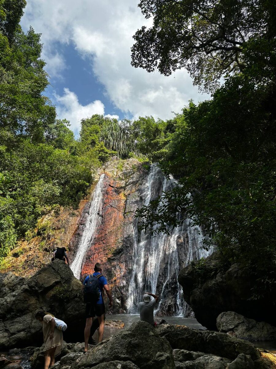 Na Mueang Waterfall 