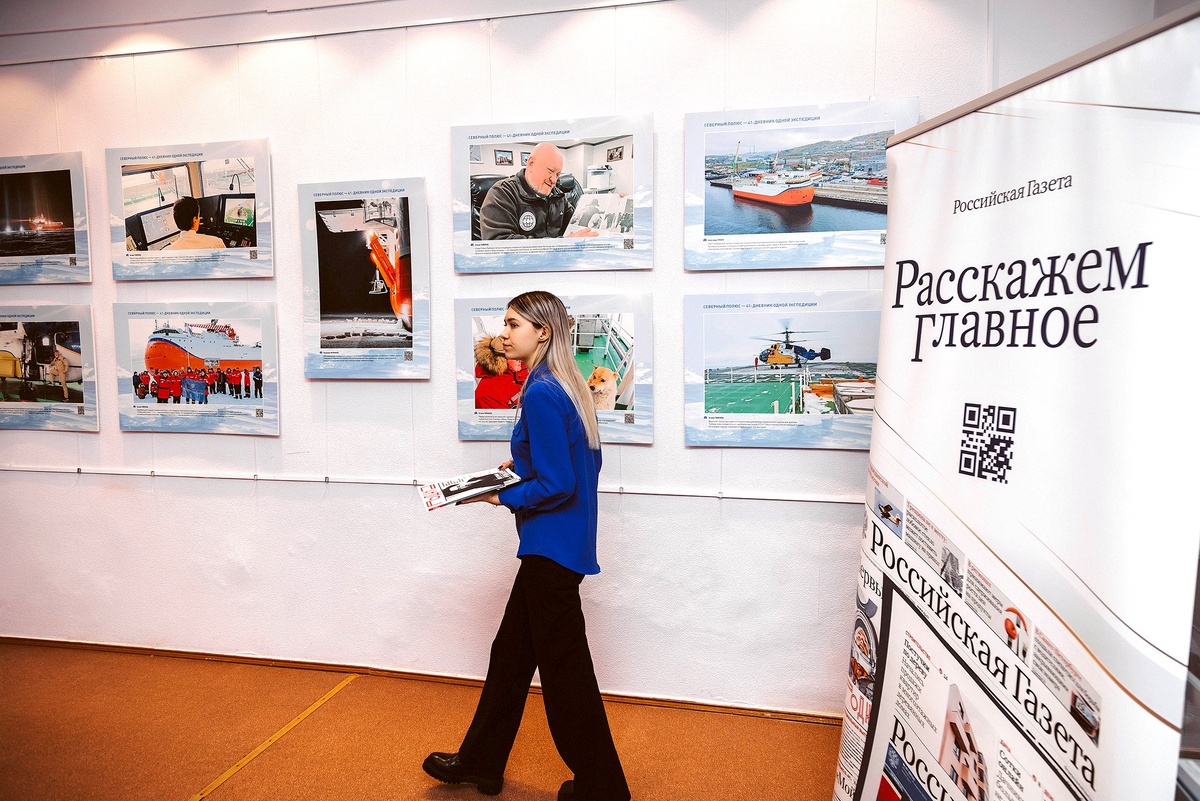    В Мурманском Арктическом университете открылась выставка, подготовленная "РГ" и посвященная дрейфующей станции СП-41. /Екатерина Громова