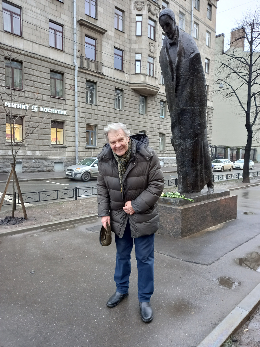 Кто раньше упадёт?