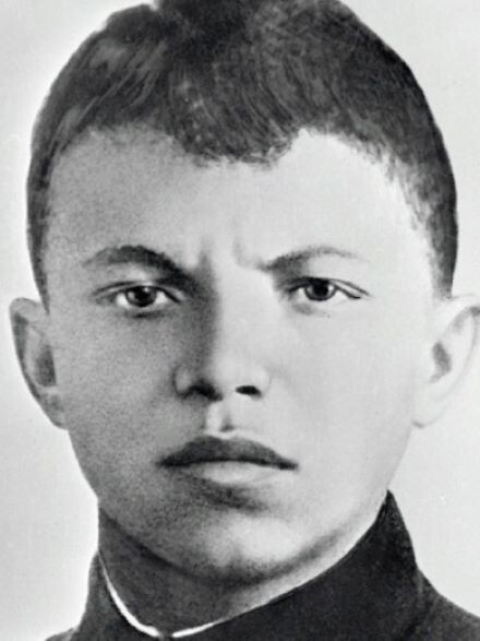 Герой Советского Союза Александр Матвеевич Матросов (1924-1943).