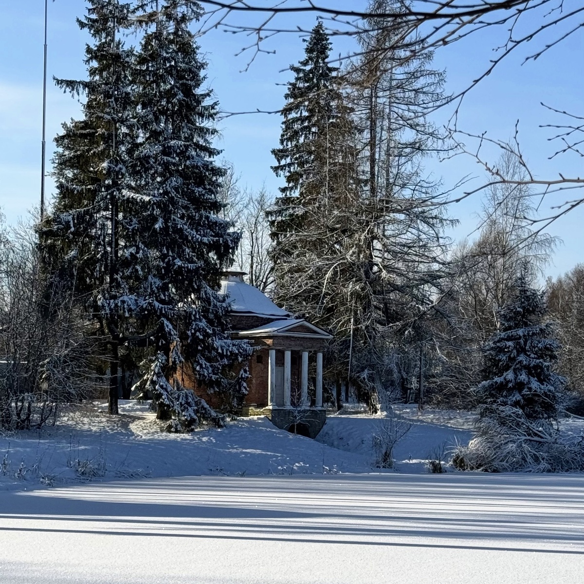 Молочный погреб (одна из сохранившихся построек)