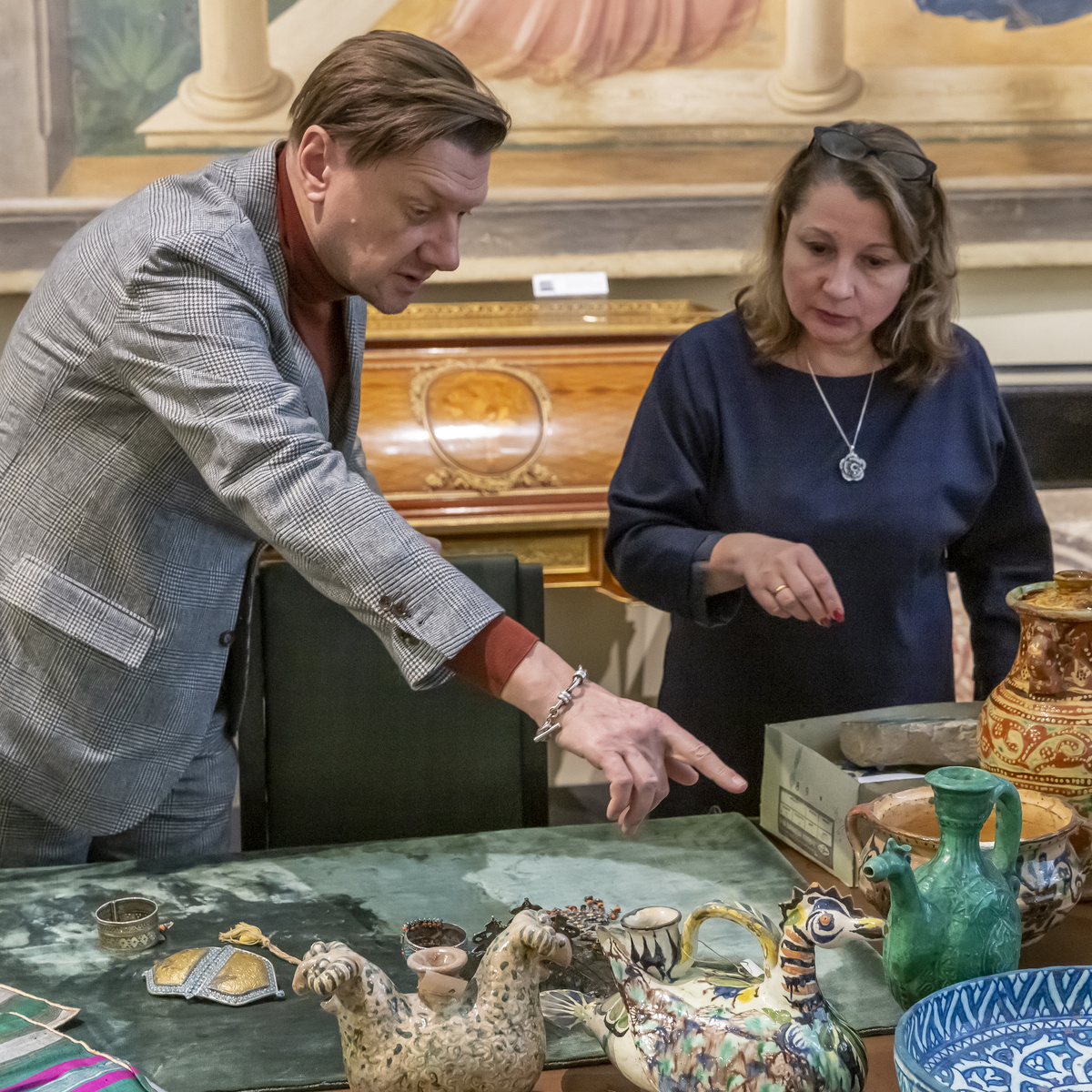 М.М. Зиновеева и К.Н. Гаврилин, заведующий кафедрой истории искусств и гуманитарных наук