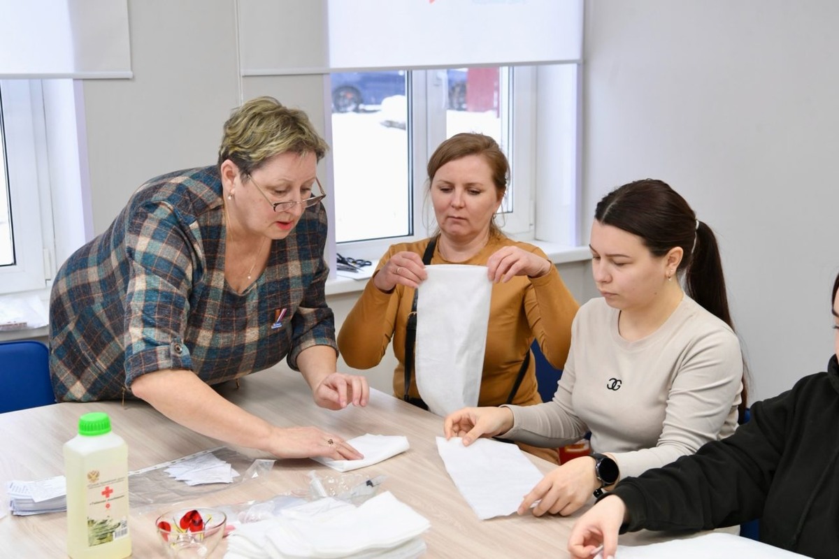    Вера Олифер проводит мастер-класс. Фото: "Республика" / Оксана Кудряшова