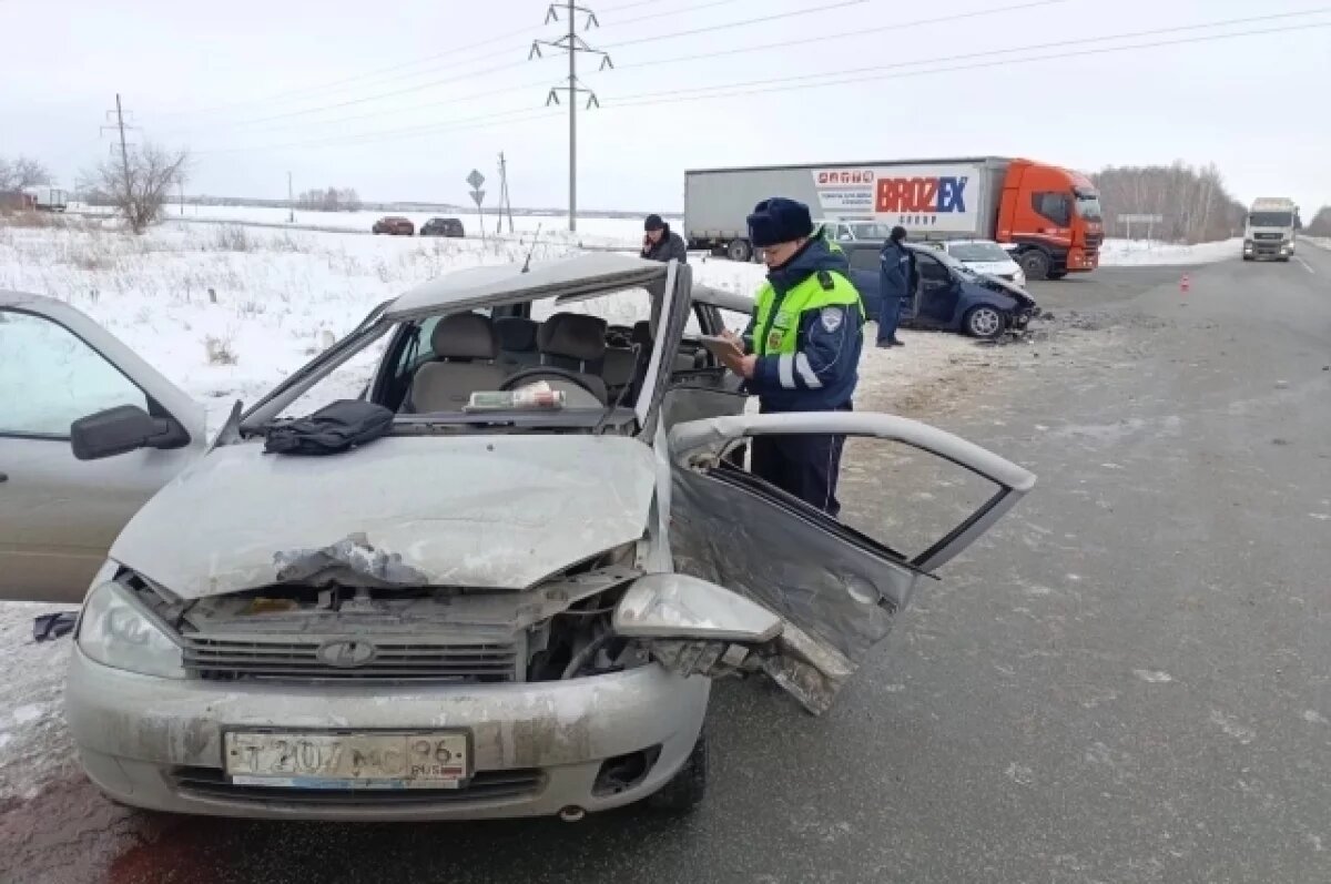    Водитель отечественной легковушки погиб в ДТП на уральской трассе