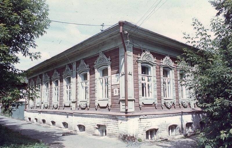 Угол Володарского и Семакова. Дом Чираловых. Конец 1980-х годов. Фото А.Н. Свинкина. Из фондов МКимС. Источник: ТЮМЕНЬ до НАШЕЙ ЭРЫ