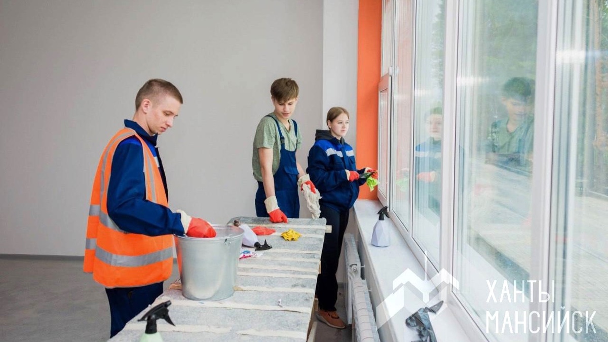    Школьники Ханты-Мансийска могут присоединиться к молодёжным трудовым отрядам
