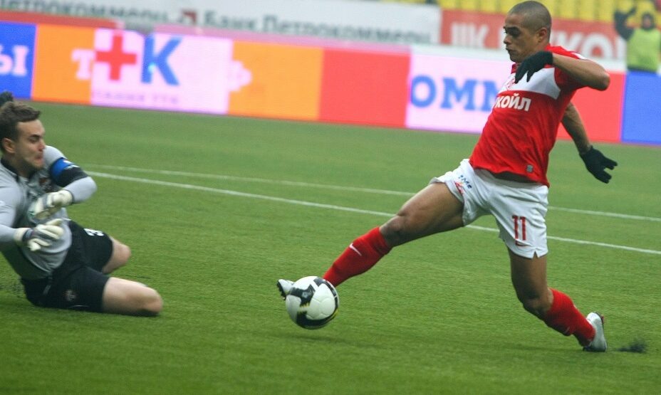    Веллитон забил за «Спартак» 61 матч, а еще запомнился тем, что травмировал вратаря ЦСКА Акинфеева. Фото: Global Look Press