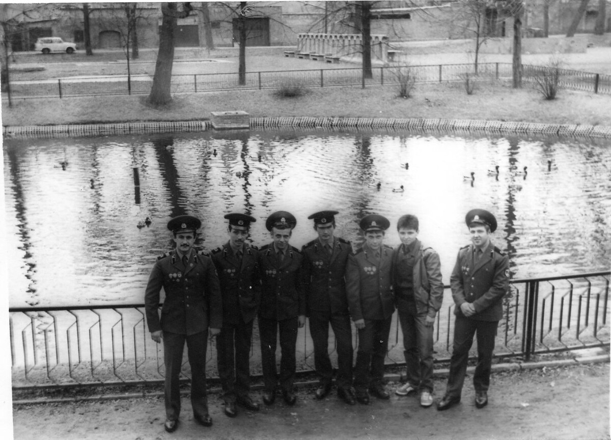 Гримма. Фото в парке у пруда...