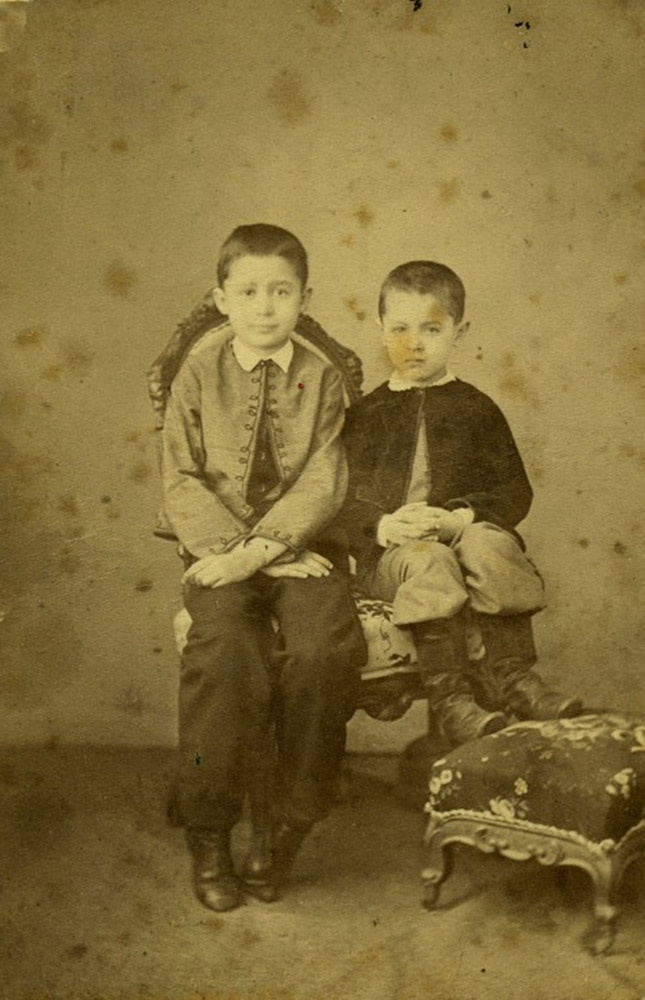 Константин Коровин (справа) с братом Сергеем. Фотография. 1860-е.
Государственная Третьяковская галерея