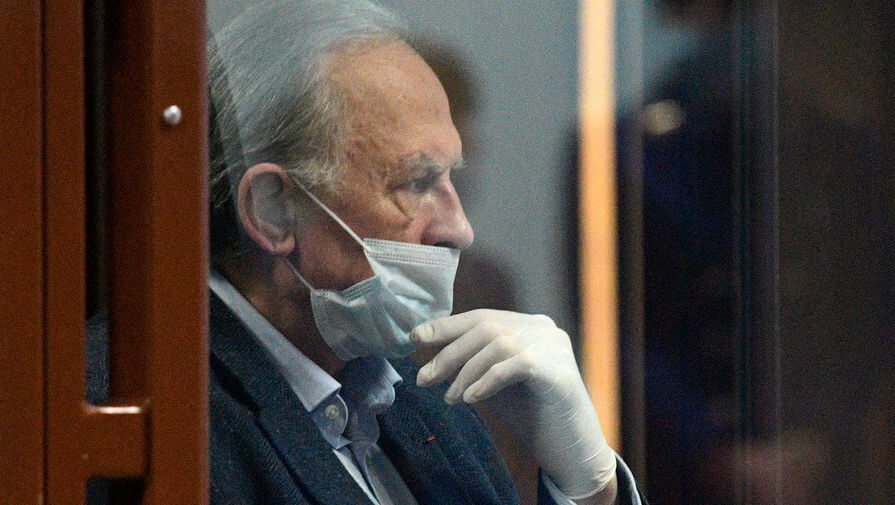 Историк Олег Соколов во время оглашения приговора в Октябрьском районном суде Санкт-Петербурга по делу об убийстве аспирантки СПбГУ Анастасии Ещенко, 25 декабря 2020 года / Александр Гальперин/РИА «Новости»   📷