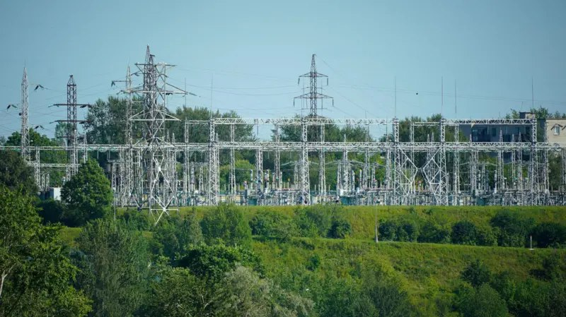 Трансформаторная станция в Ивангороде на границе России и Эстонии.