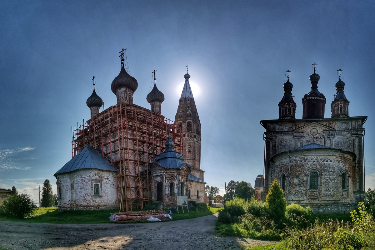 Парское Ивановской области. Ансамбль Предтеченской(1785) и Воскресенской(1785) церквей.