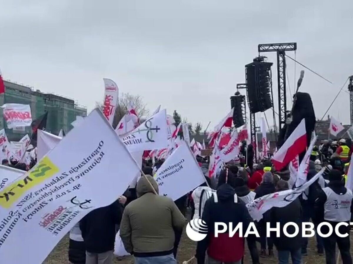    Протесты польских фермеров в Гданьске, где проходит выездное заседание Еврокомиссии© РИА Новости