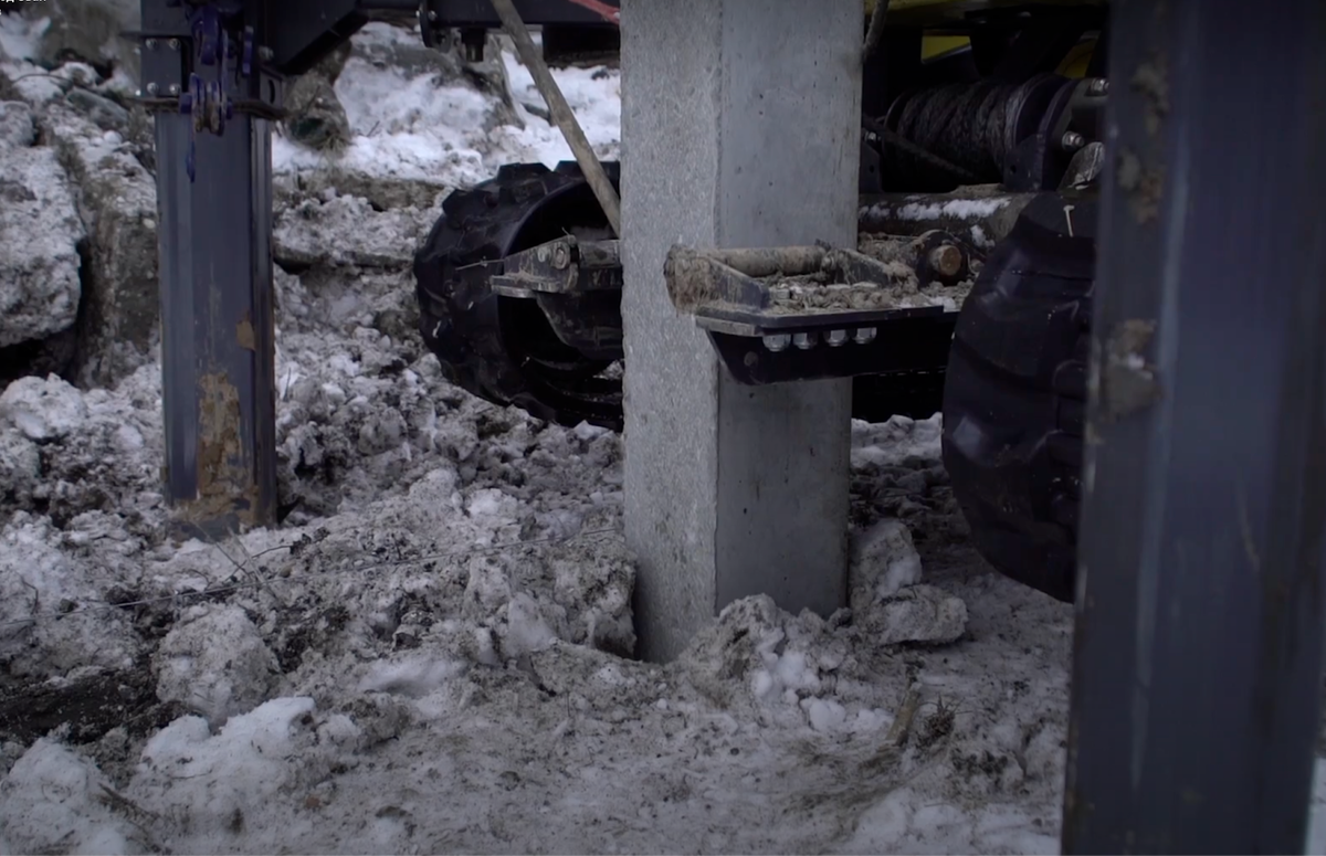 С такими машинами забивать сваи можно в любое время года