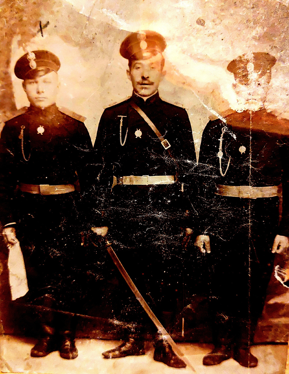 А.С.Шубный слева 1914 год