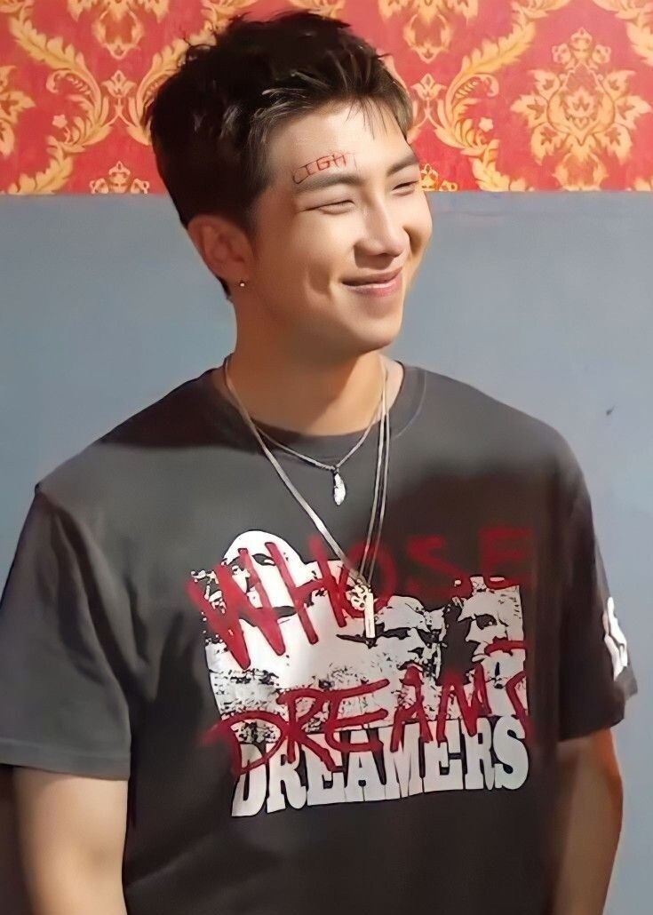 тык в ямочки)