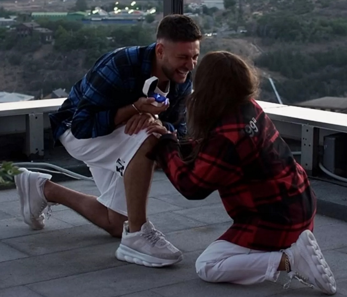 Дава сделала предложение Мари Краймбрери. Фото: соцсети