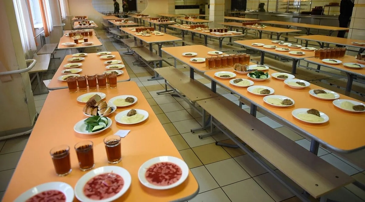 Фото современное, но особо от нашей столовой не отличается, менее обшарпанные, да и всё) Фото из открытых источников