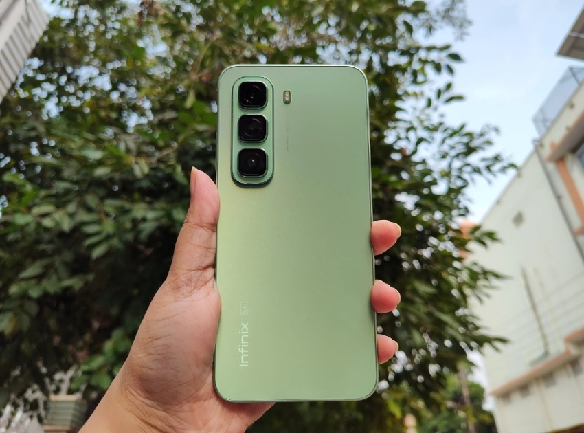 Внешне все смартфоны линейки очень похожи. На фото Infinix HOT 50. Источник: smartprix.com