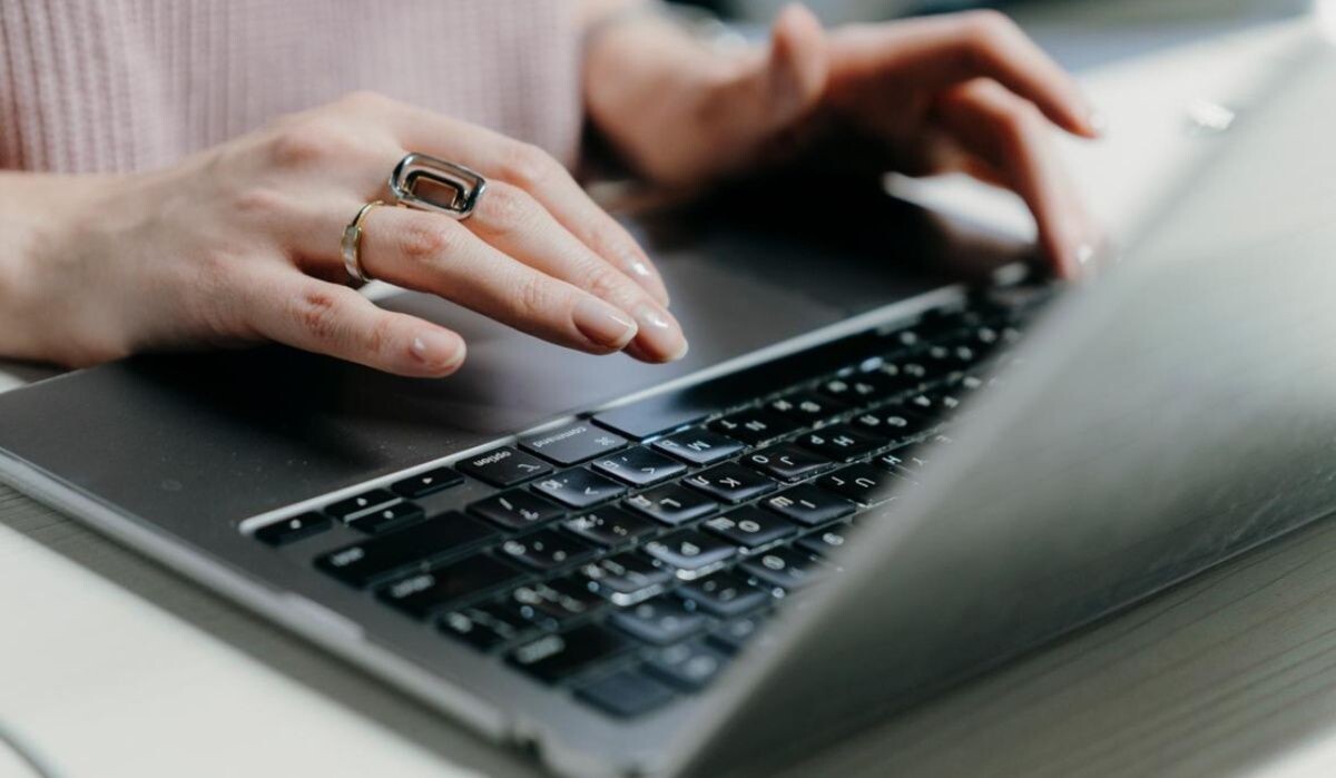     Ноутбук. Источник: rbc.ru Автор фото: Михаил Гребенщиков