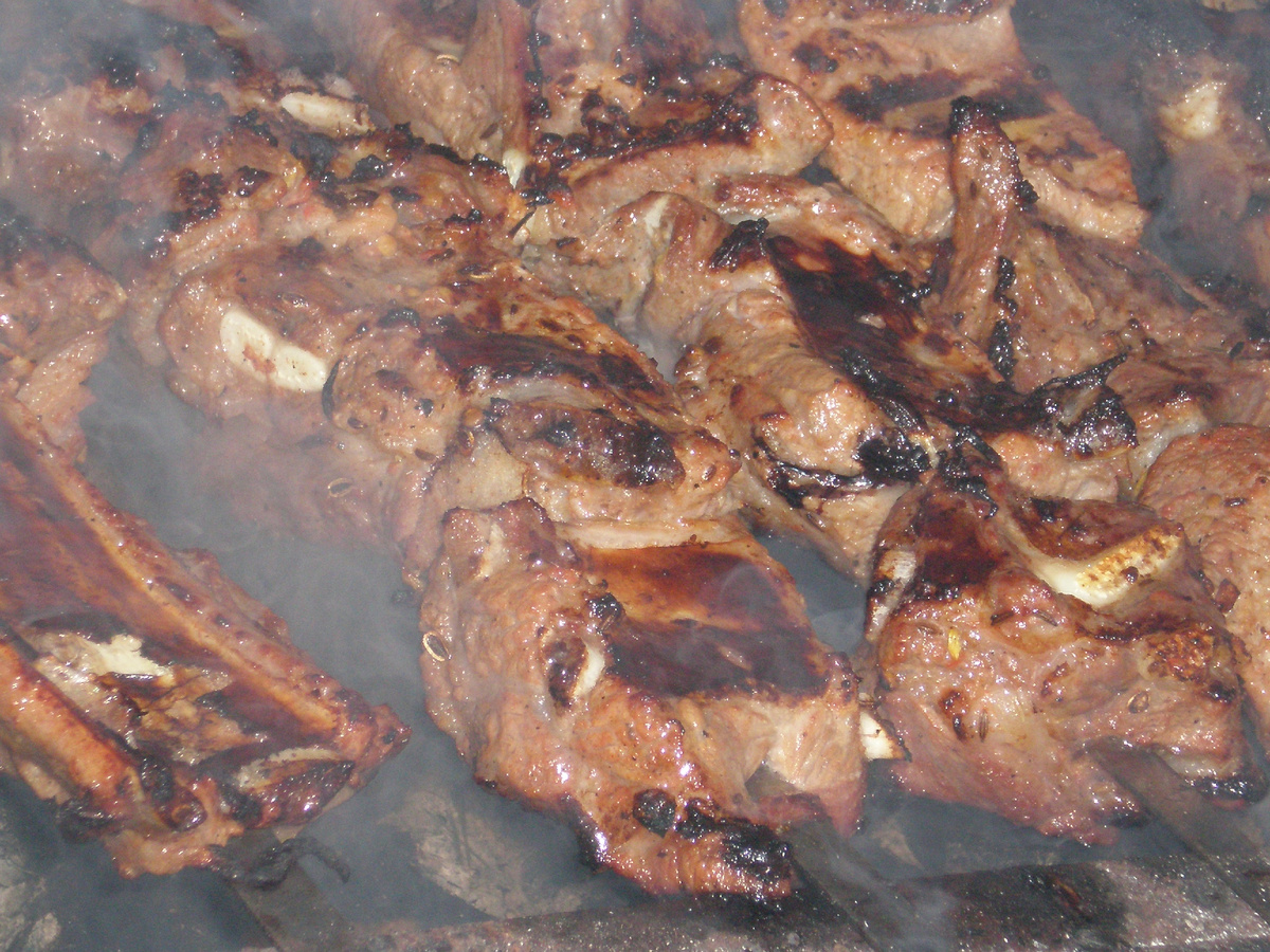 В перерывах - шашлык! Лучший успокоитель))