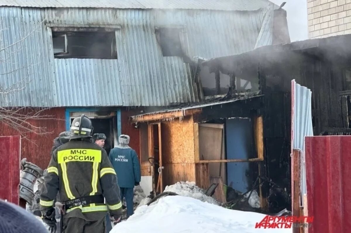    Дом выгорел полностью