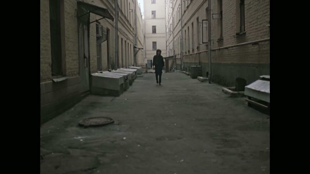 "Посланник небес спустился в этот мир, чтобы его спасти" кадр из фильма "Игла"