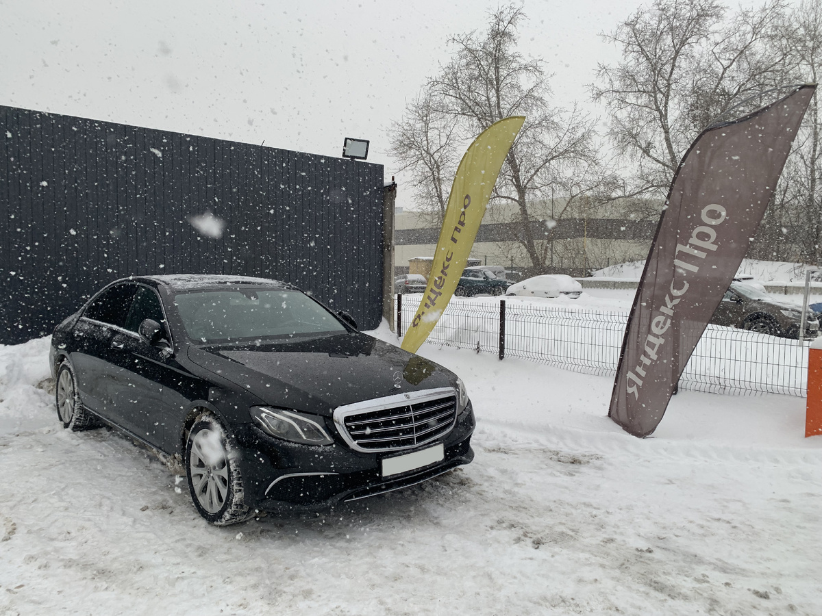 Метель на осмотре в центре для водителей Яндекс.