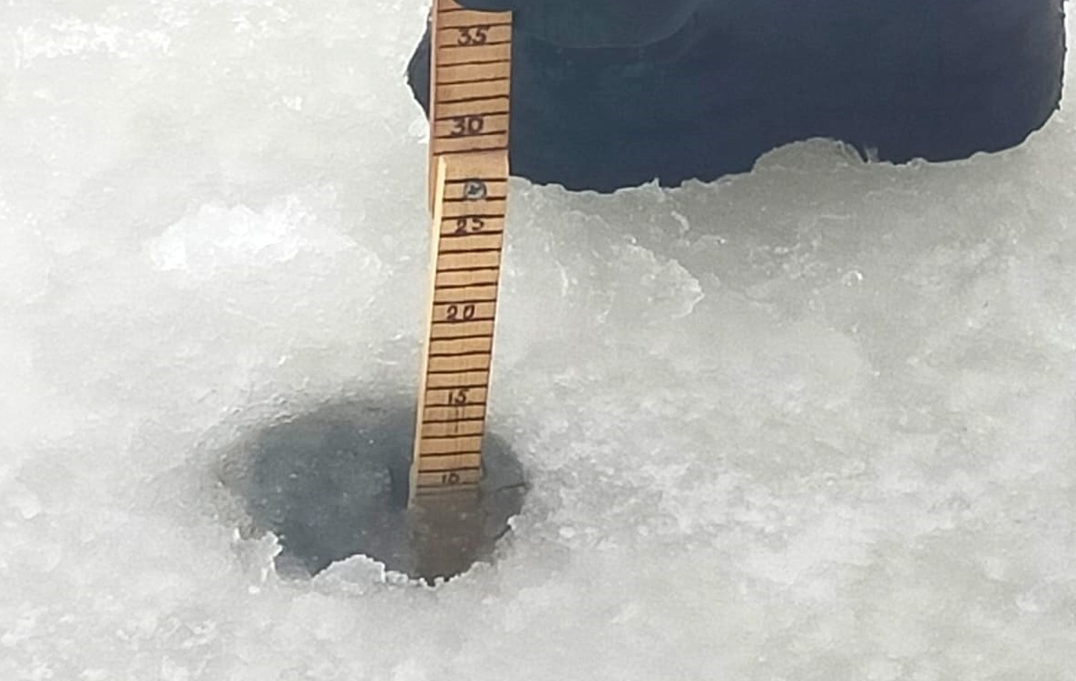    Толщина льда. Фото: КРПСС Карелии/ВК