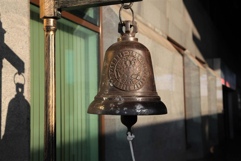 Вокзальный колокол. Фото из открытых источников