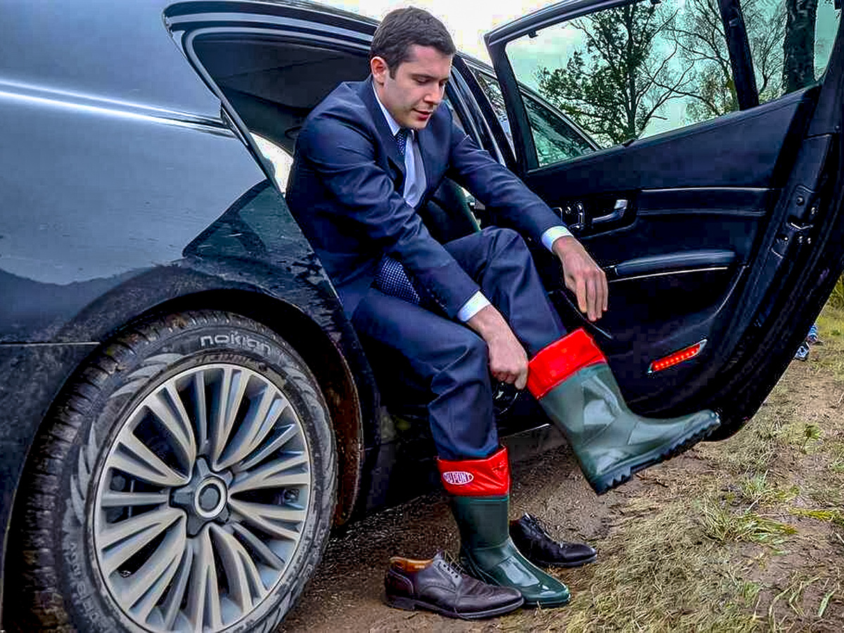 Антон Андреевич Алиханов - министр промышленности и торговли Российской Федерации. 