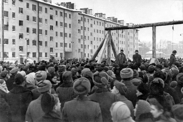 5 января 1946 года в Ленинграде были повешены военные преступники (ссылка )https://img-fotki.yandex.ru/get/195419/44459604.5b3/0_e6409_1119e203_XXL.jpg)