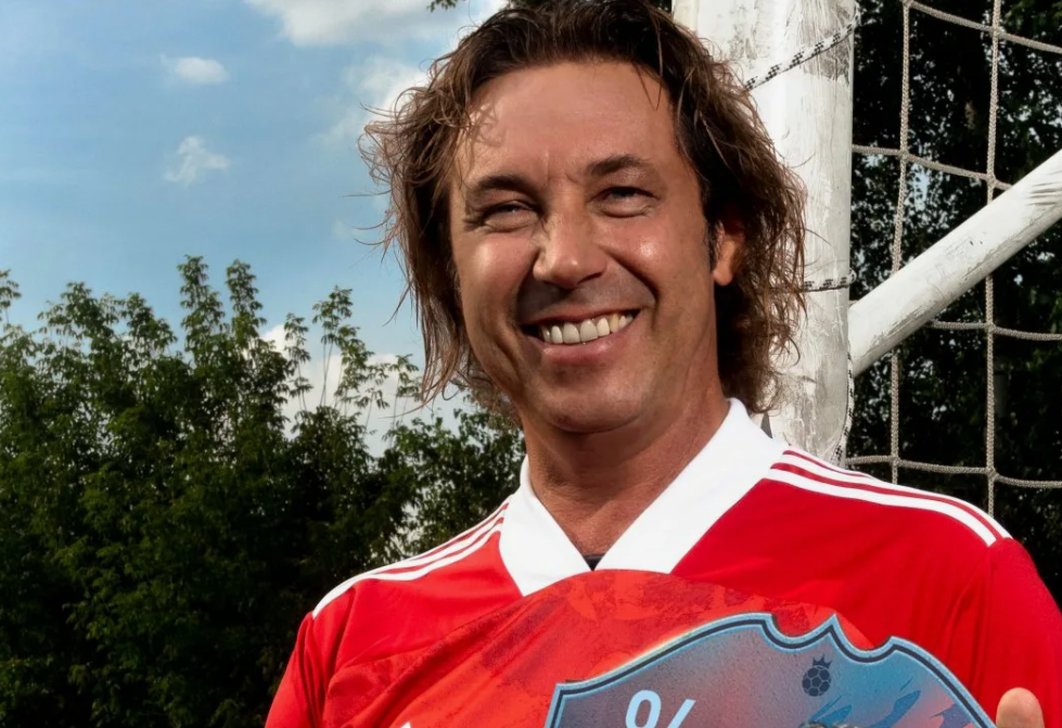 Александр Владимирович Мостовой — советский и российский футболист, полузащитник.