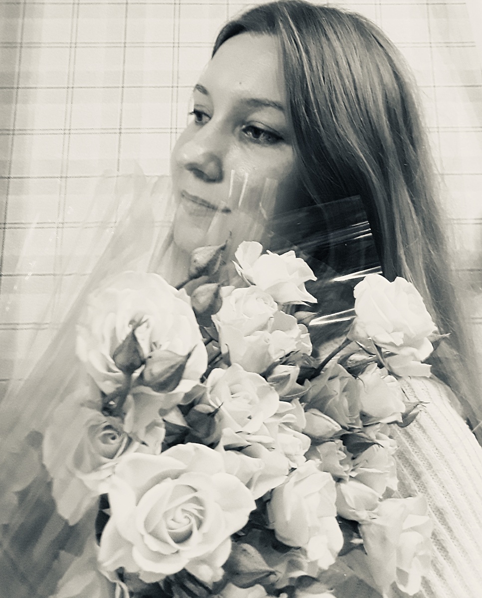 Белые цветы. Не верьте. На самом деле они жёлтые. 