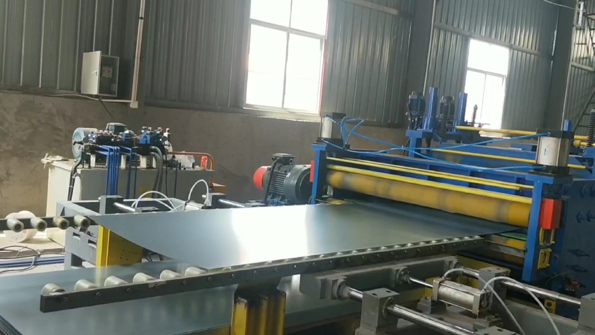 Поперечная резка стальной полосы