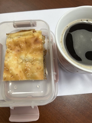 Перекус. Заливной пирог с горбушей и яйцом. КБЖУ 192/13,63/4,38/24,31