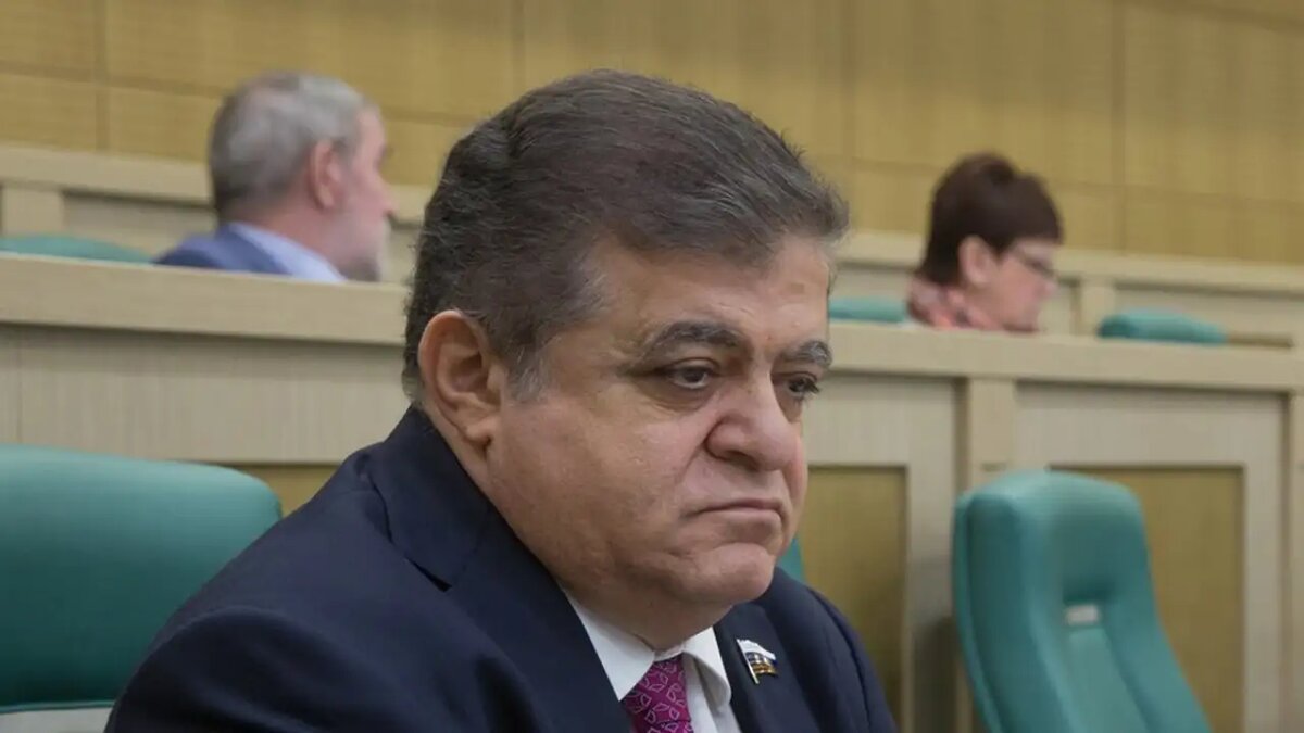    Первый заместитель председателя Комитета Совета Федерации по международным делам Владимир Джабаров.