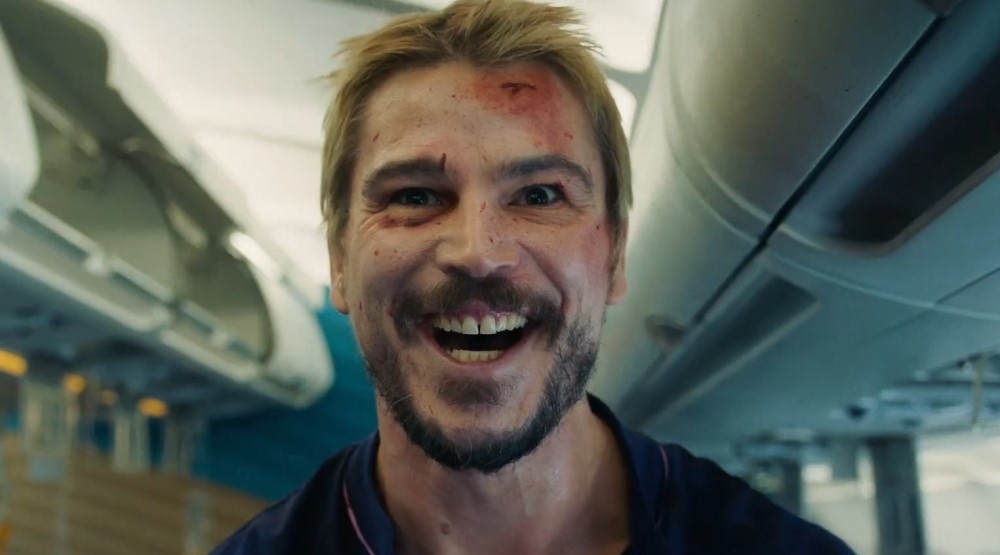     Кадр из фильма «Рейс навылет» (2024)