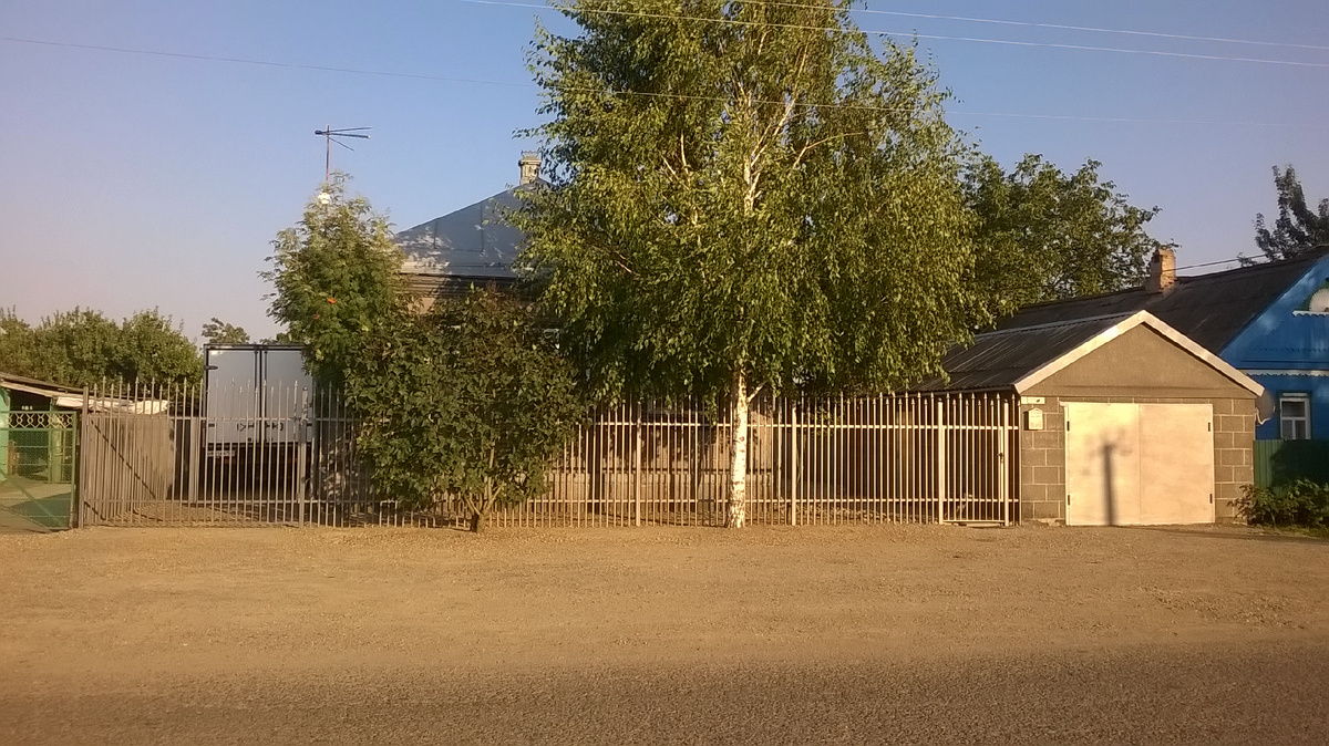 Наш дом. Конечно, выбрала самаю неузнаваемую фотографию)