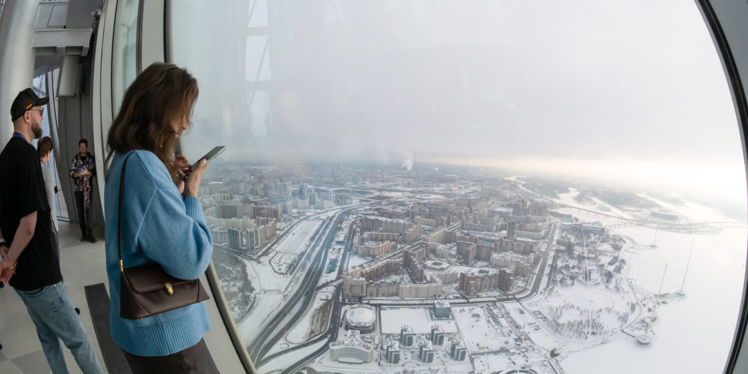 В Петербурге открыли смотровую площадку на «Лахта Центре». Подняться наверх стоит 1500 рублей