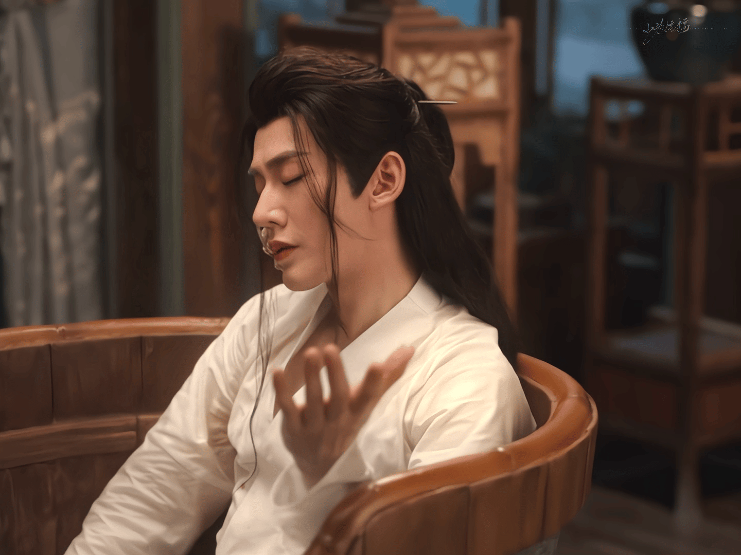 Да, да, продолжай петь мне дифирамбы 