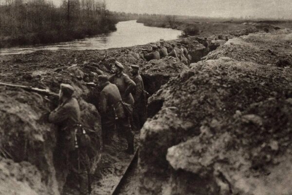 Первая мировая — первая окопная война. Голова оказывалась под прицелом, стоило высунуть её из окопа. Фото © Shutterstock / FOTODOM / Everett Collection